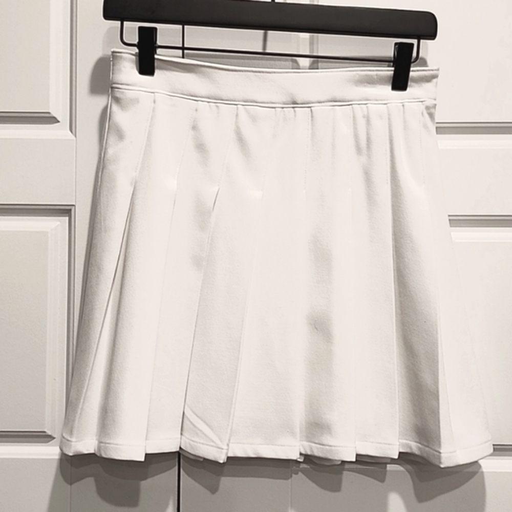 NWT Hollister White Pleated Skirt